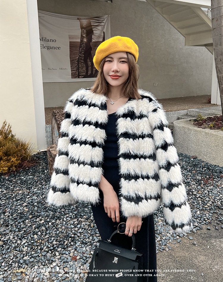 縞模様フェイクファーコート ファージャケット ファーコート エコファー ファーコート. ジャケット コート アウター 上品 エレガント オシャレ 高級感 ふわふわ ２カラー C213