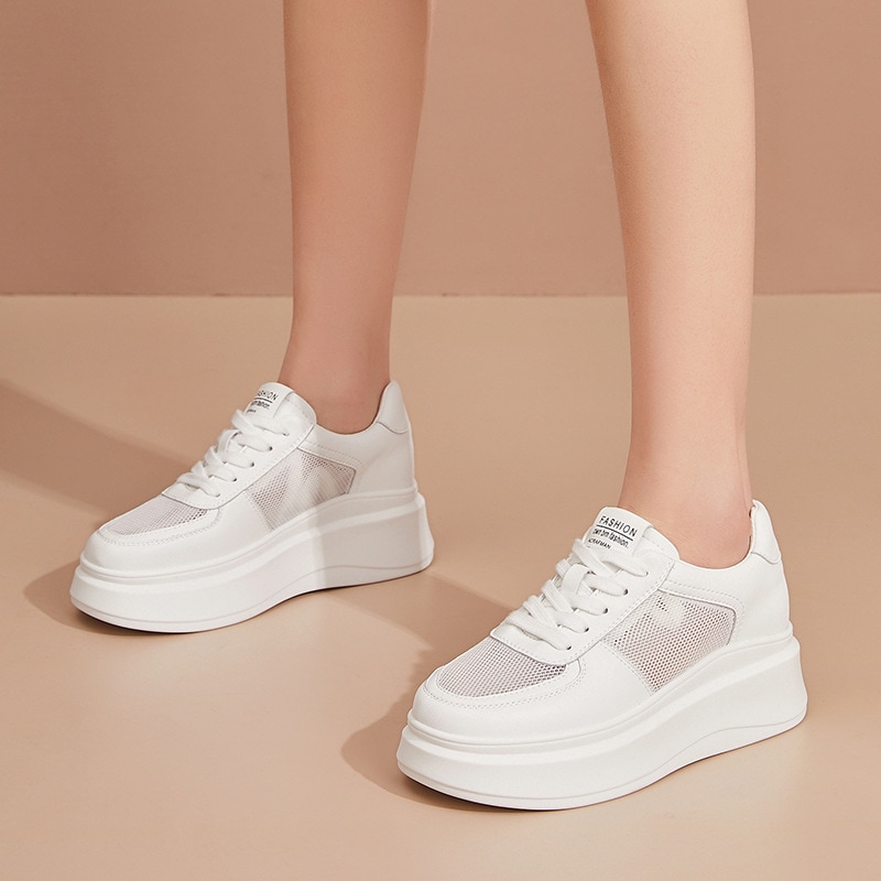 女性用厚底ホワイトシューズ 2025 韓国風春夏新作 高さを増すホワイト小さめスニーカー オールマッチプラットフォームシューズ 4,346円
