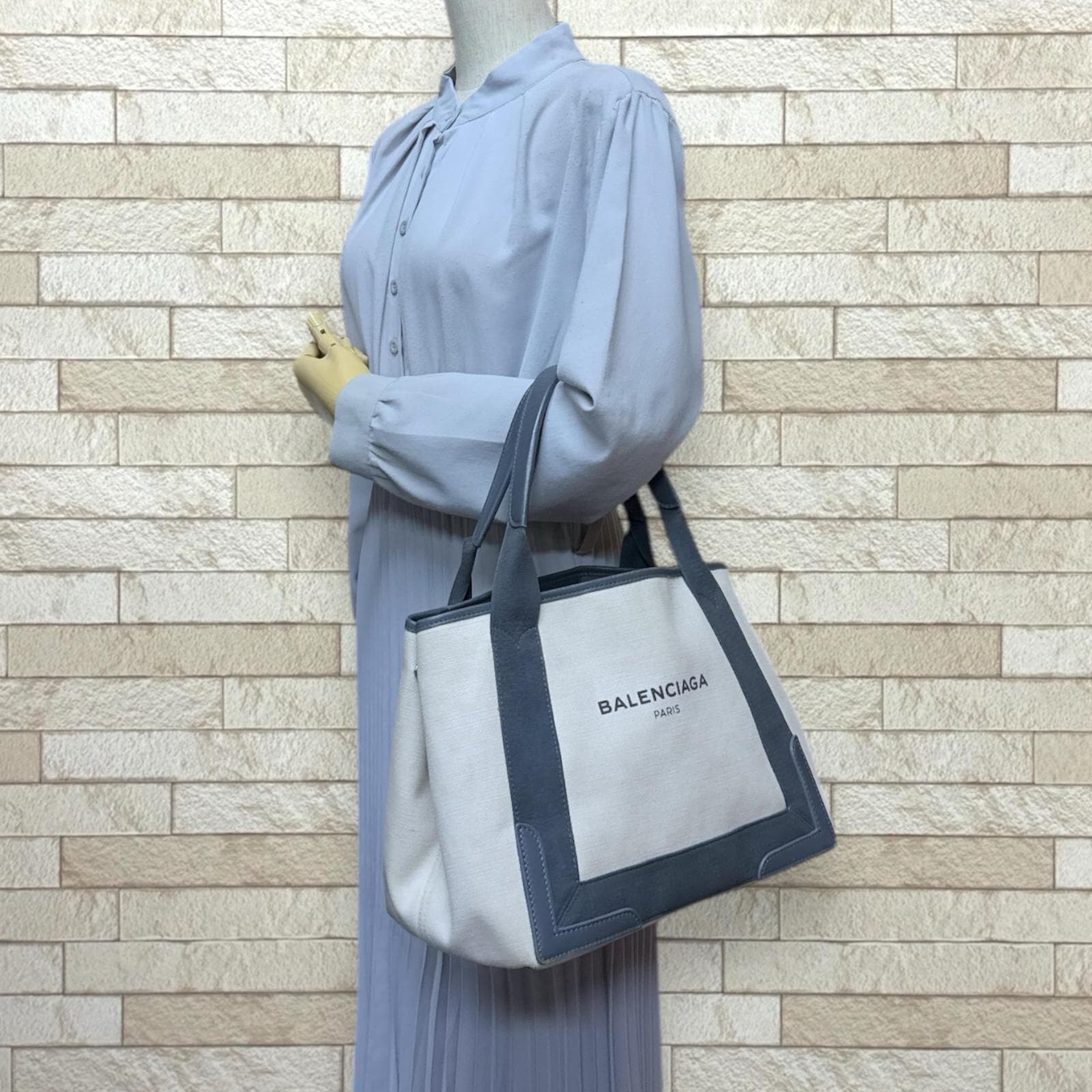 バレンシアガ ネイビーカバス トートバッグ キャンバス 339933・1381・A・535269 ホワイト BALENCIAGA 中古