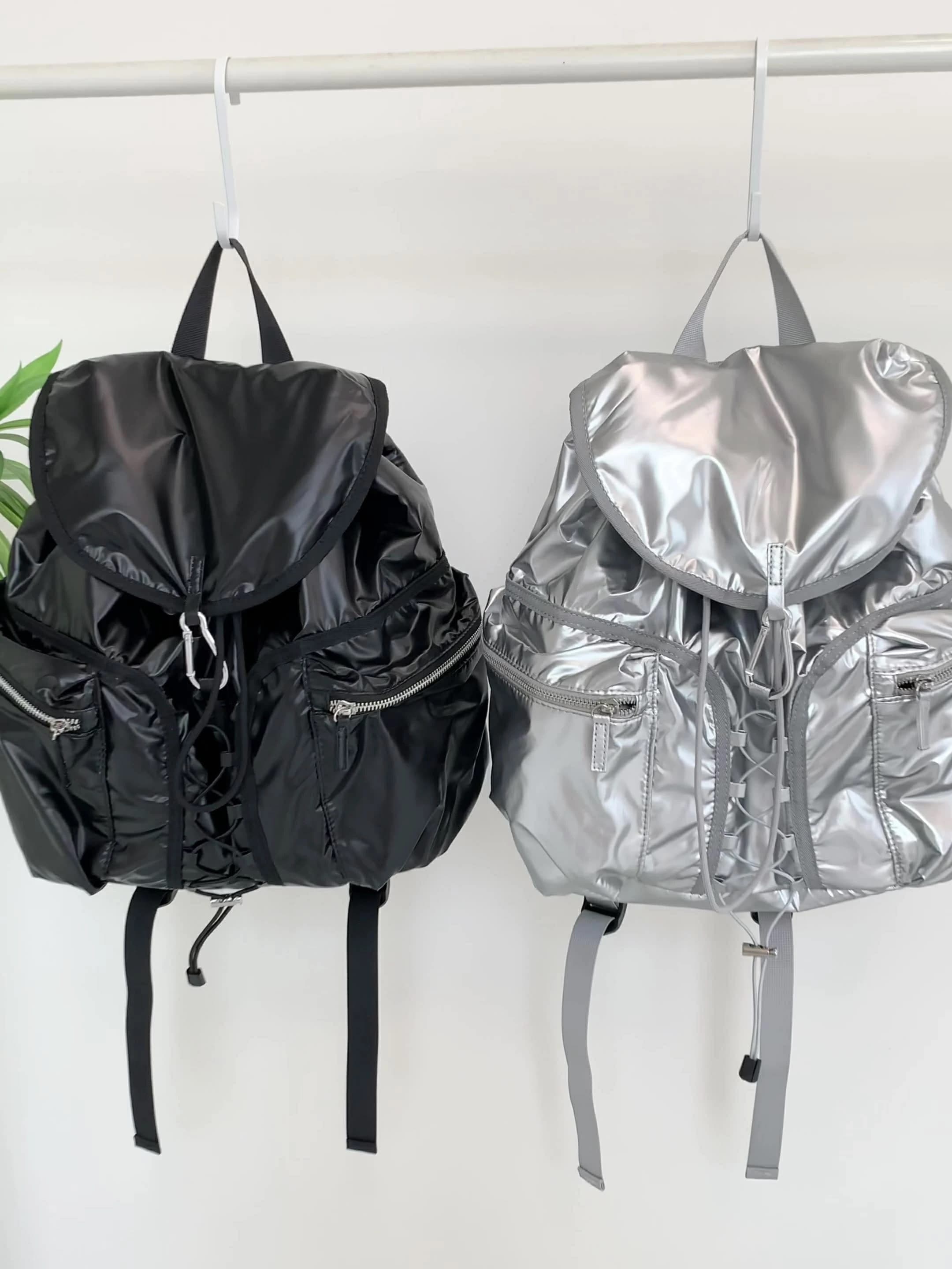 バックパック 夏 ドローストリング 多ポケット シルバー 通勤 トラベル 大容量