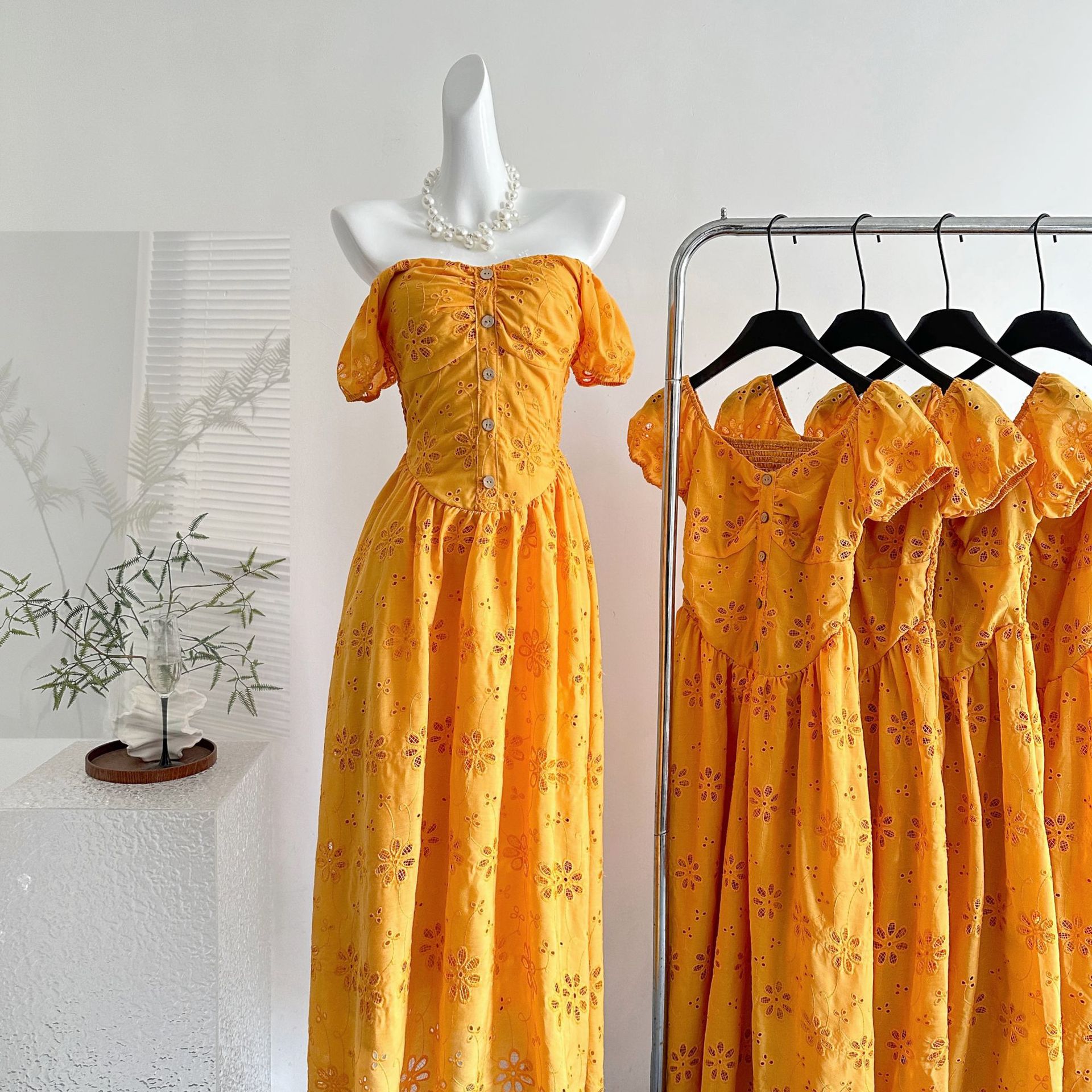 【急速出荷】202513行シチリア休日フレンチバルーンスリーブ透かしワンピース