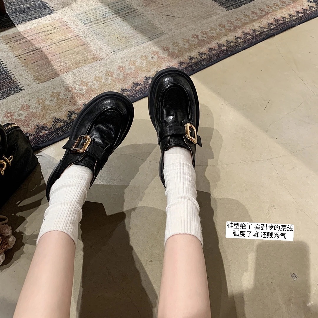 11 Cowhideバージョンは無色のシュリンクプリントホースレザーと同じスタイルと同じスタイルと同じスタイルを厚く靴底靴靴靴女性の小さな革の靴と同じスタイル r n2