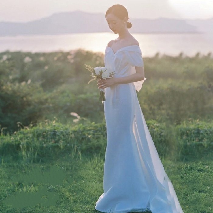 ウェディングドレス エンパイアライン スレンダー 背中空きロングドレス 白結婚式二次会披露宴前撮り後撮り ビーチフォト花嫁海外挙式大きいサイズ20代30代