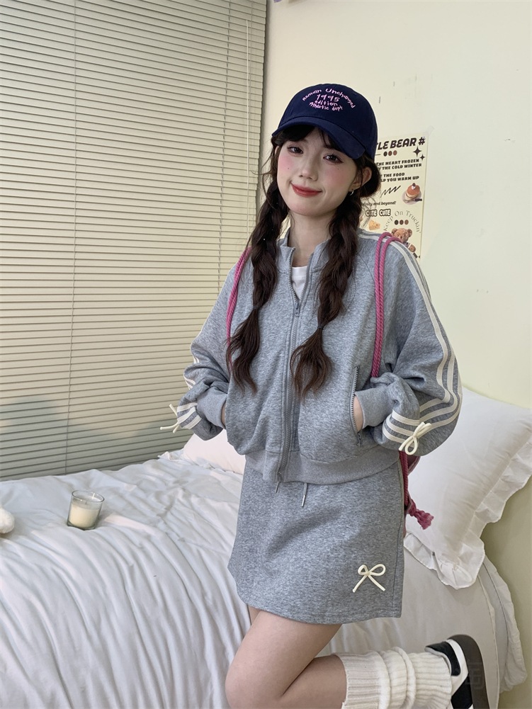 2025 春夏 上下2点セット トップス お出かけ 羽織り ショート丈 パーカー フルラウンドヘム ミニ丈ボトムス きれいめ ストレート系冬ゆったりレディーススタイルアップワイドお出かけサイドトラック