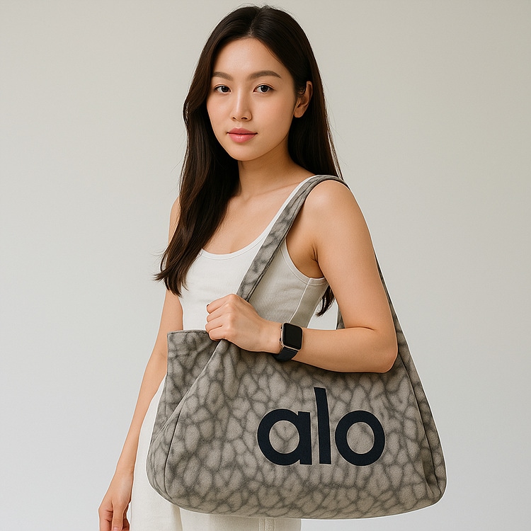 Qoo10 alo Alo Yoga bag ミディアム シ