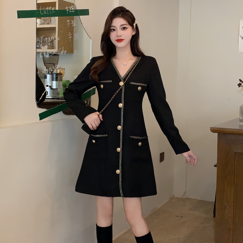 韓国の街ではフレンチ風の秋冬長袖を着て体を整え大きいサイズのぽっちゃりワンピースを着て女装している