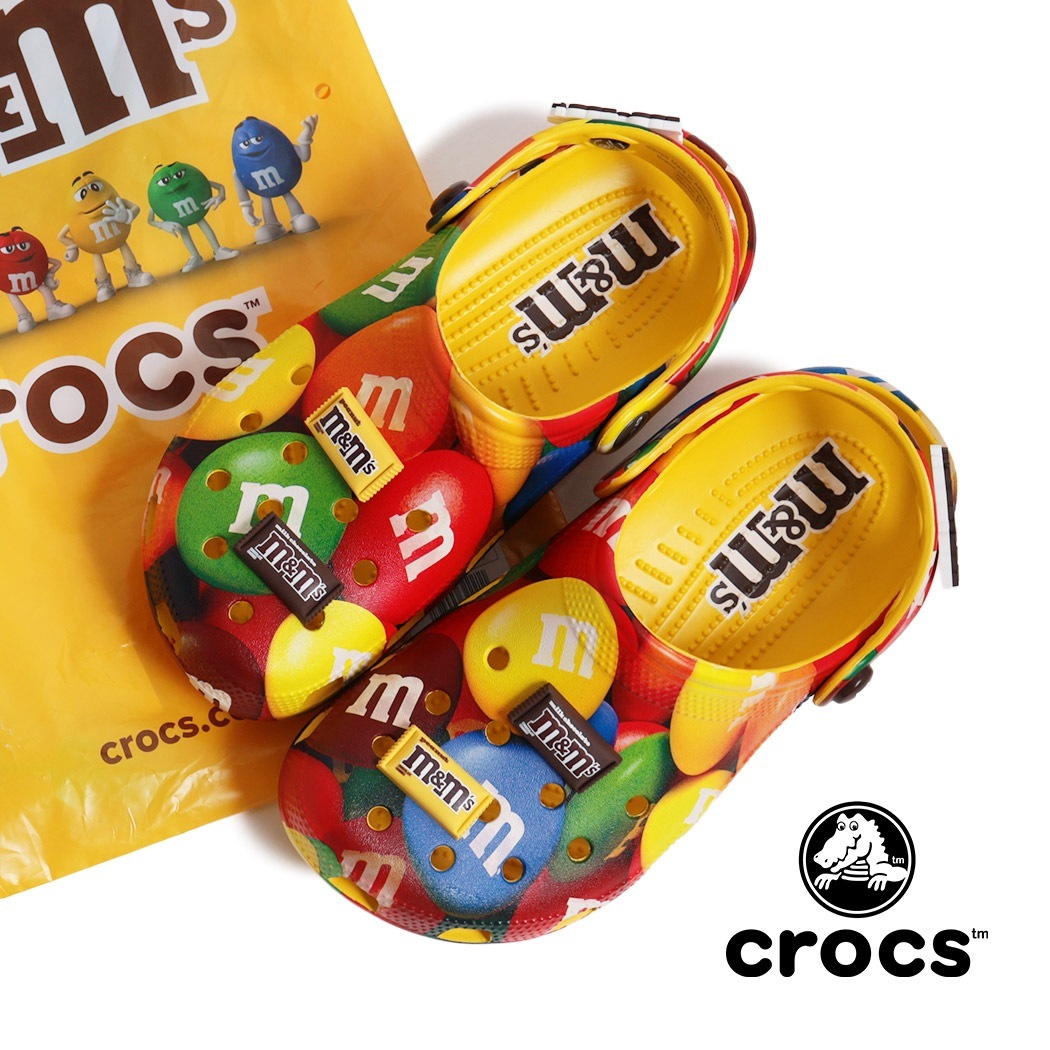 crocs クロックス M&MS CLASSIC CLOG MULTI エムアンドエムズ クラシック クロッグ サンダル ( レディース ウィメンズ イエロー 黄色 コラボ 211684-75Z )