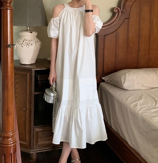 ランタンスリーブワンピース カットショルダー 白 ピンク フレアワンピース 韓国 レディース オルチャン 無地 ガーリー フェミニン 夏 オフショルダー リゾートワンピ 旅行 春 ゆる