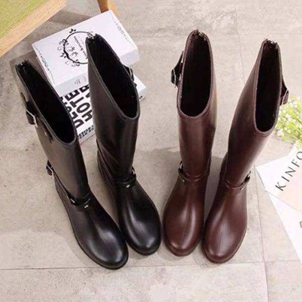 ロングブーツ レインブーツ ラバー ベルトモチーフ フラット レディース ローヒール 黒 茶 ブラック ブラウン 歩きやすい カジュアル 雨具 靴 婦人靴 韓国