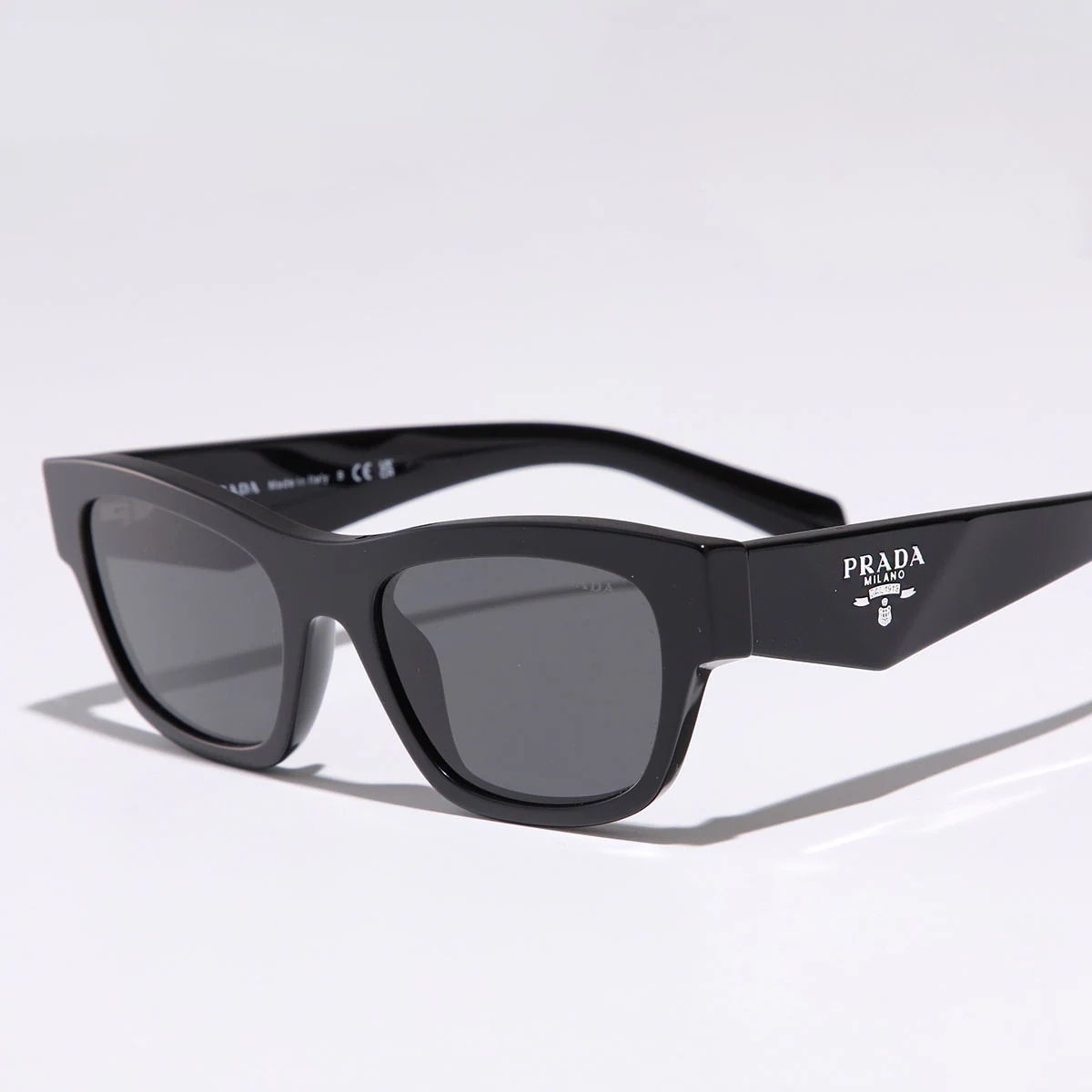 PRADA プラダ シンボルサングラス SPR B09 メンズ スクエア型 ウェリントン型 セルフレーム フルリム ロゴ アイウェア 16K-08Z