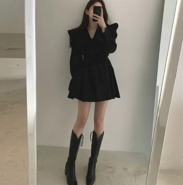 ワンピース ミニ丈 ショート丈 長袖 Vネック フレア デザイン 美ライン ニュアンス ラッフル ラップ フリル カラバリ ロマンチック かわいい 大人可愛い きれいめ シンプル カジュアル 大人