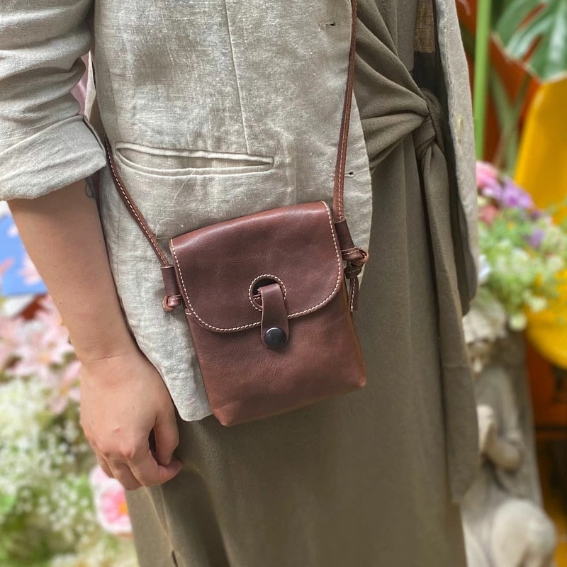 6月の新製品期間限定オファー 【本革/スマホ対応/軽量】レディース スマホショルダー 財布・定期入れ・ICカード収納 縦型シンプルデザイン 20-40代 おしゃれ プレゼント 品質保証