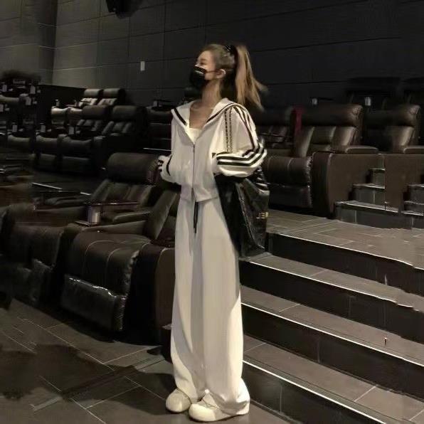 ハイエンドのカスタマイズ-女性用高級カジュアルスポーツスーツストライプ多用途スウェットシャツワイドレッグパンツファッショナブルな年齢を軽減する2点セット