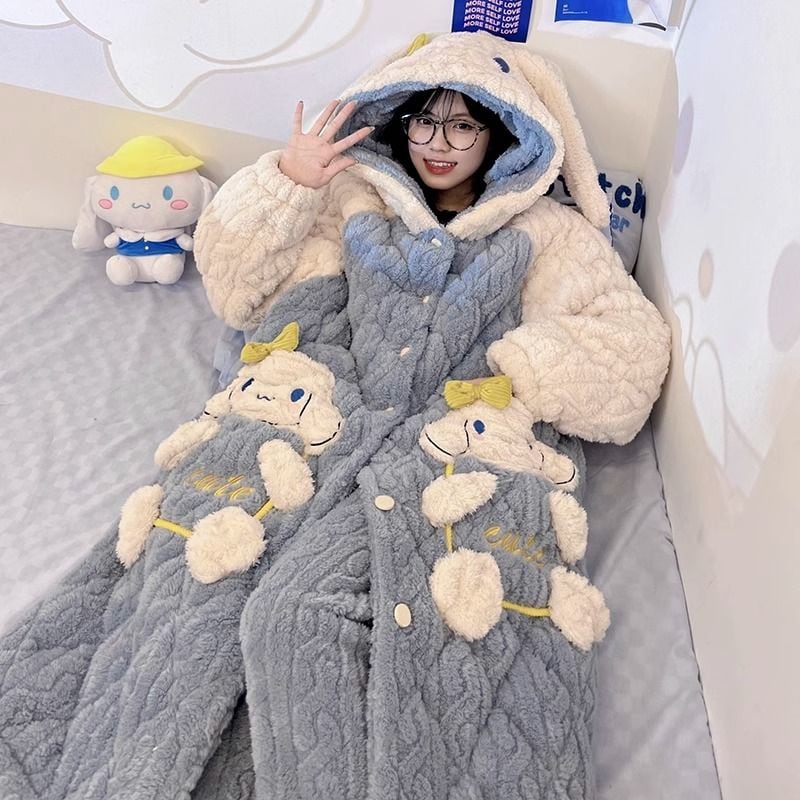 のサンゴのパジャマの女性はベルベットのかわいいの寝衣を厚くして綿入れの上着を挟んだ家庭服セットを厚くした