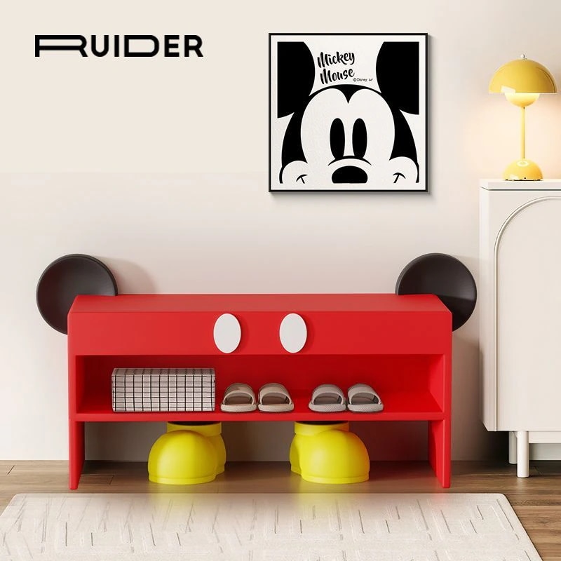 新しいミッキーは靴の腰掛けの玄関の戸棚を換えて家に入って壁に寄りかかって子供の靴の戸棚のミッキーの腰掛けを収納して座ることができます