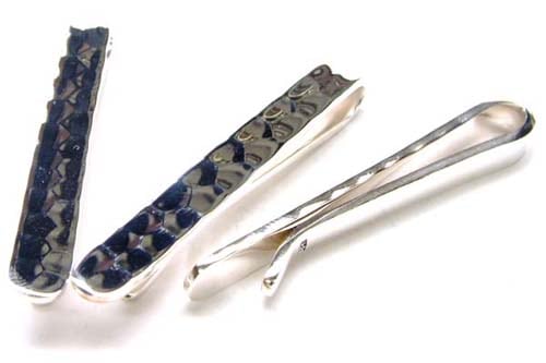 スリムエンボス マネークリップ シルバー925 高級 綺麗 財布 お札を挟む お金 本物の銀 アクセサリー おしゃれ スリム スッキリ 紙幣 持ち運び ポケット シンプル mc-00-00005xx