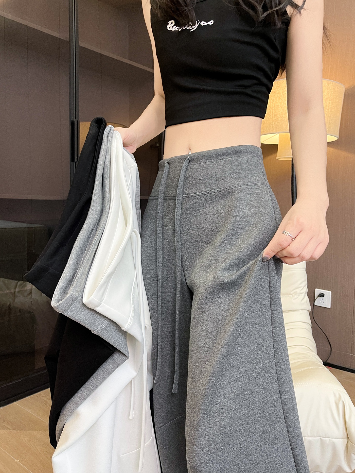 レディースフレアスウェットパンツ2025年春/秋新スタイルハイウエストルーズフィットワイドレッグスリミングヨガパンツゆったりとしたスウェットパンツ