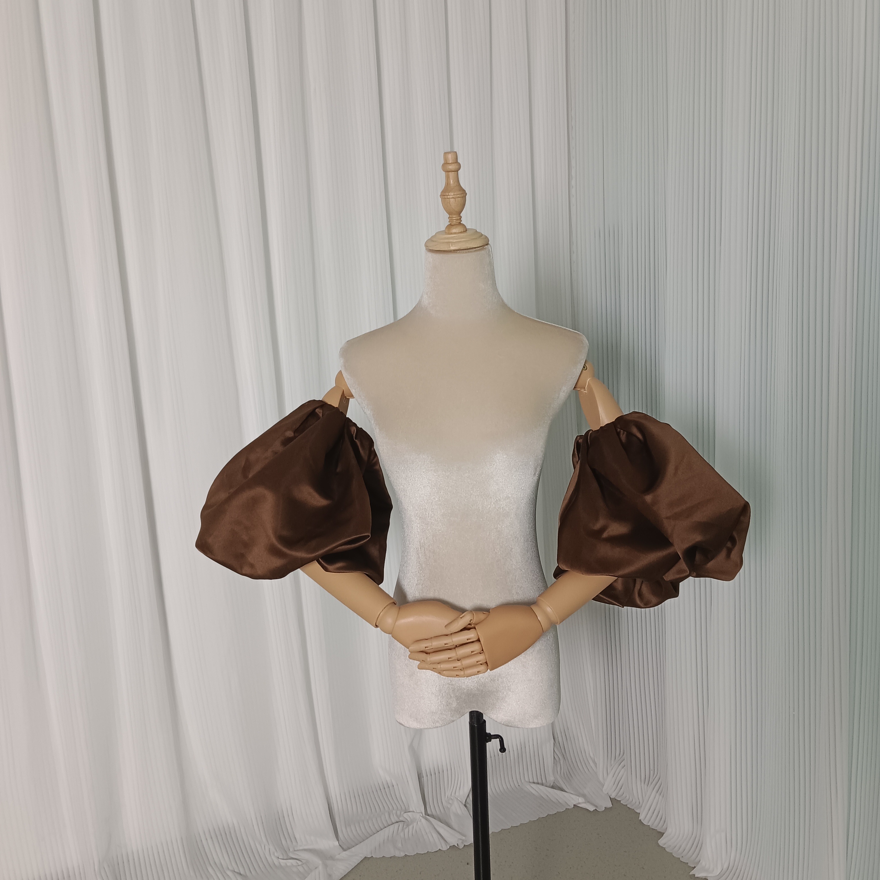 パフスリーブ ブラウン 光沢サテン ストレッチ 前撮り 派手な 取り外し袖