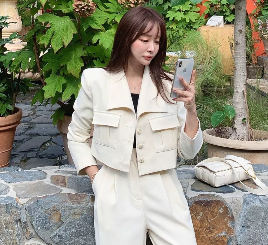 レディース ジャケット 上着 羽織 ショート 長袖 Vネック 襟付き 角襟 ストレート ポケット ハイウエスト 前開き ボタン 薄手 かわいい 大人可愛い きれいめ シンプル カジュアル 上品
