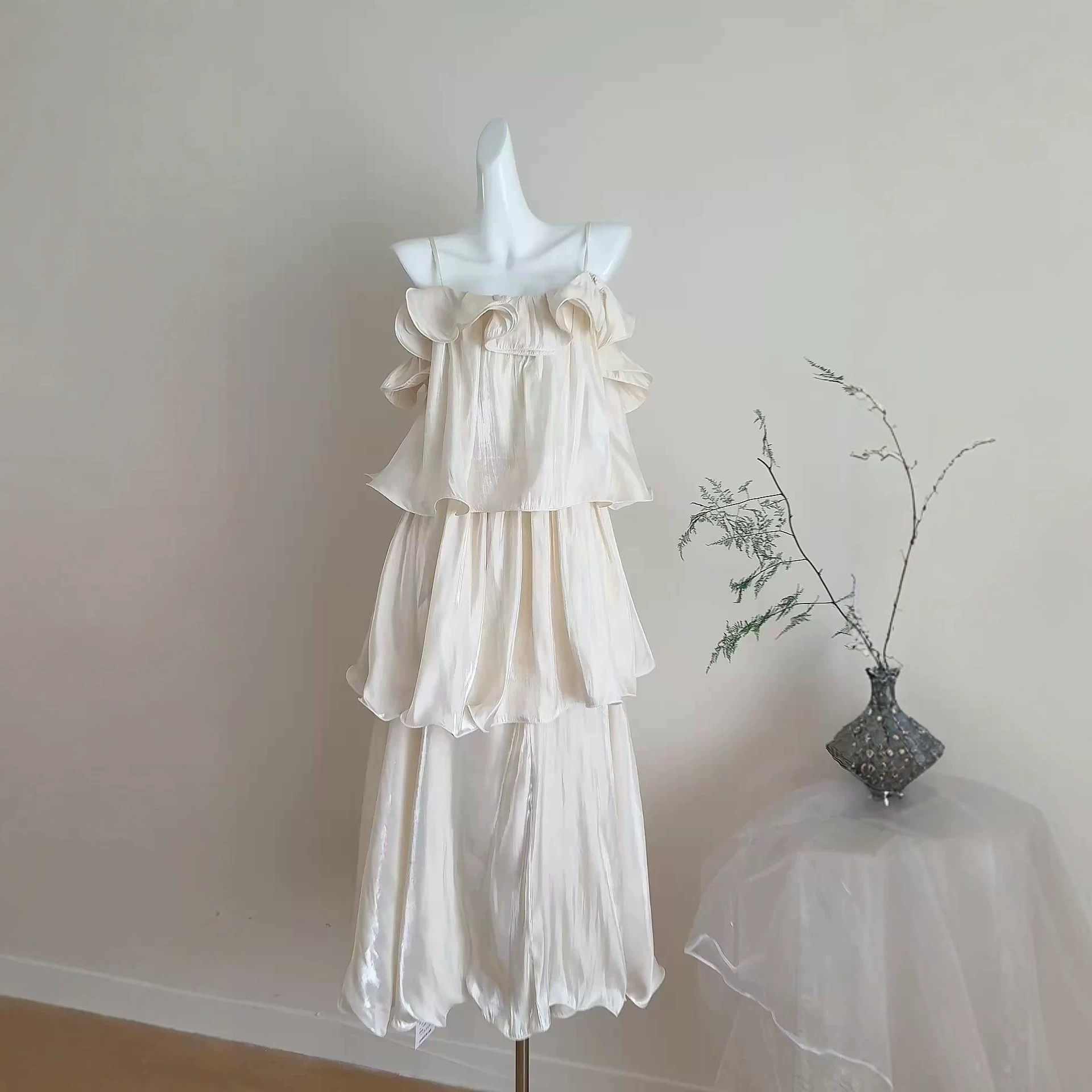 【高級浪漫】荷叶边 キャミソールワンピース 人魚姫 パール光沢 シフォン フレンチ 仙女風 ケーキスカート