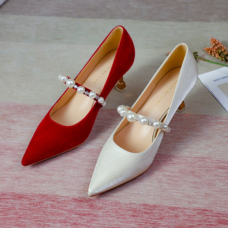 春と秋の単靴の女性ハイヒールの細さと真珠の絆にスパイクシューズをつけた結婚靴ファッション結婚披露宴の女性靴