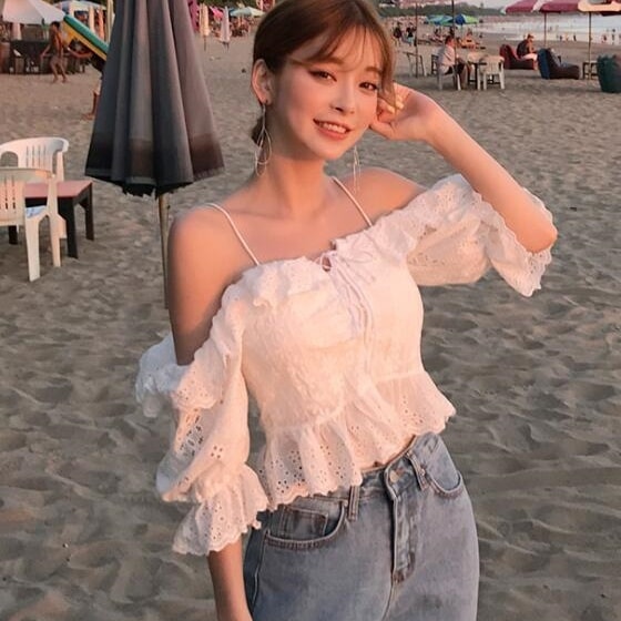 トップス ブラウス 5分袖 オフショルダー オフショル 刺繡 透け感 レースアップ ショート丈 かわいい 大人可愛い きれいめ シンプル 上品 おしゃれ かっこいい カジュアル レトロ こなれ感