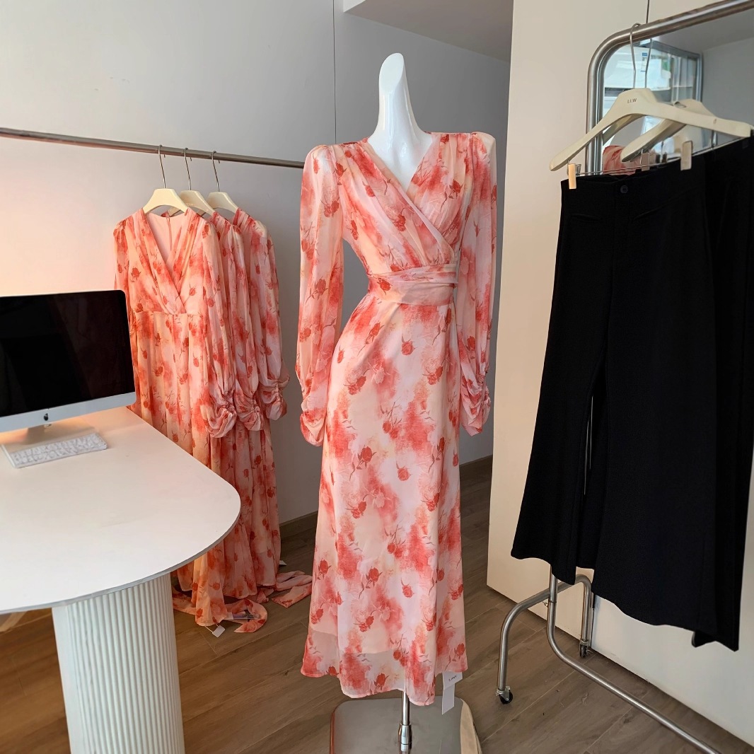 【急速出荷】海辺のリゾート風ピンクプリントワンピース2025おしゃれなボーイッシュでユニークな雰囲気のフレンチ