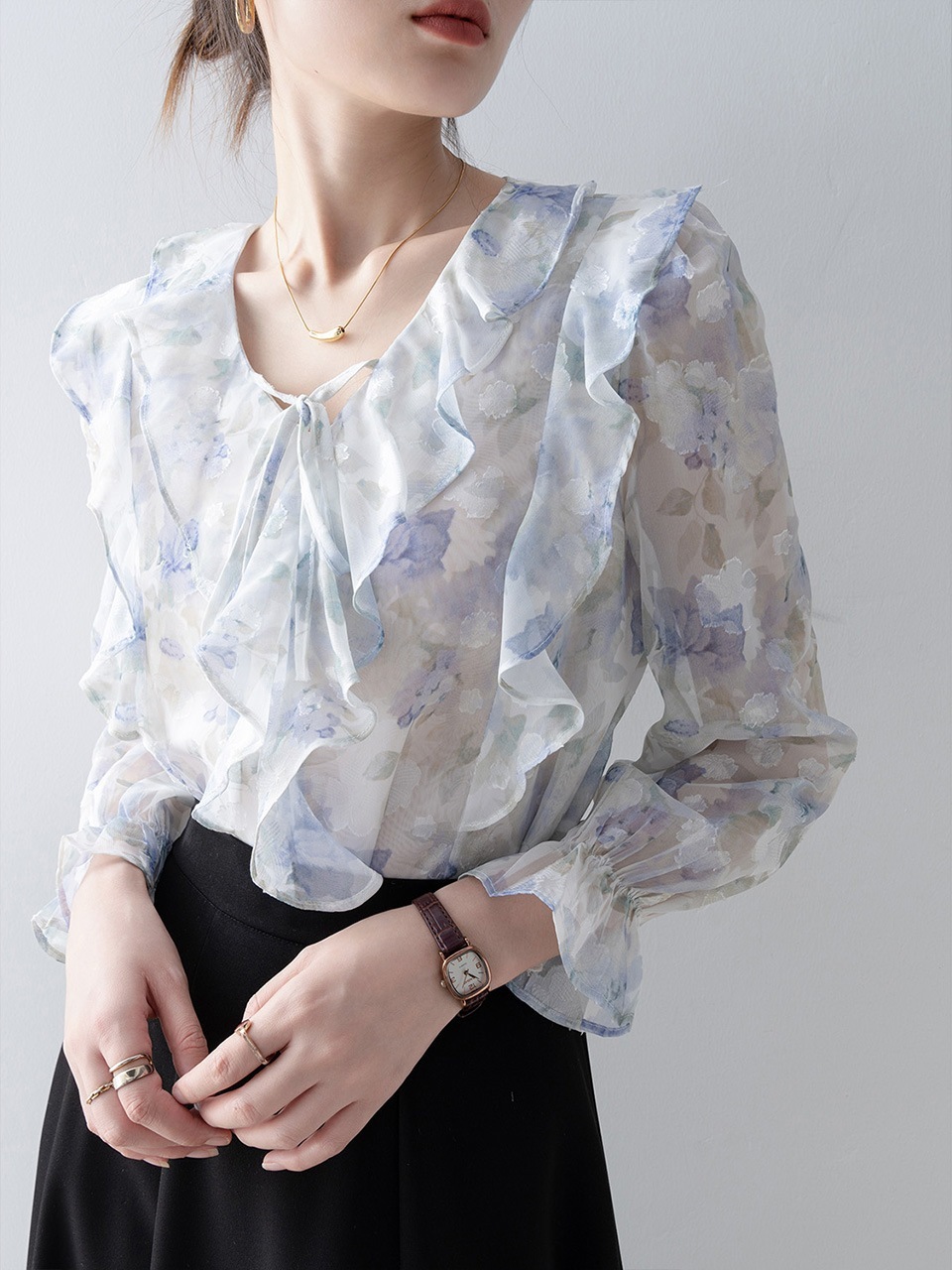 【1点ご購入 で10点プレゼントいたします】花柄Vネックシフォンブラウス2025年長袖トップス女性秋フレアスリーブ洋風ファッション