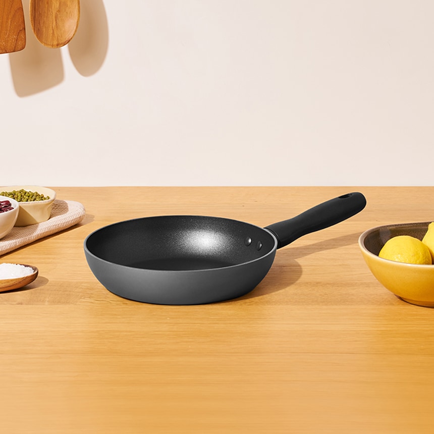 バウハウス IH対応 ノンスティックフライパン (20cm) 食器洗い機・オーブン対応 PFOAフリー グレー