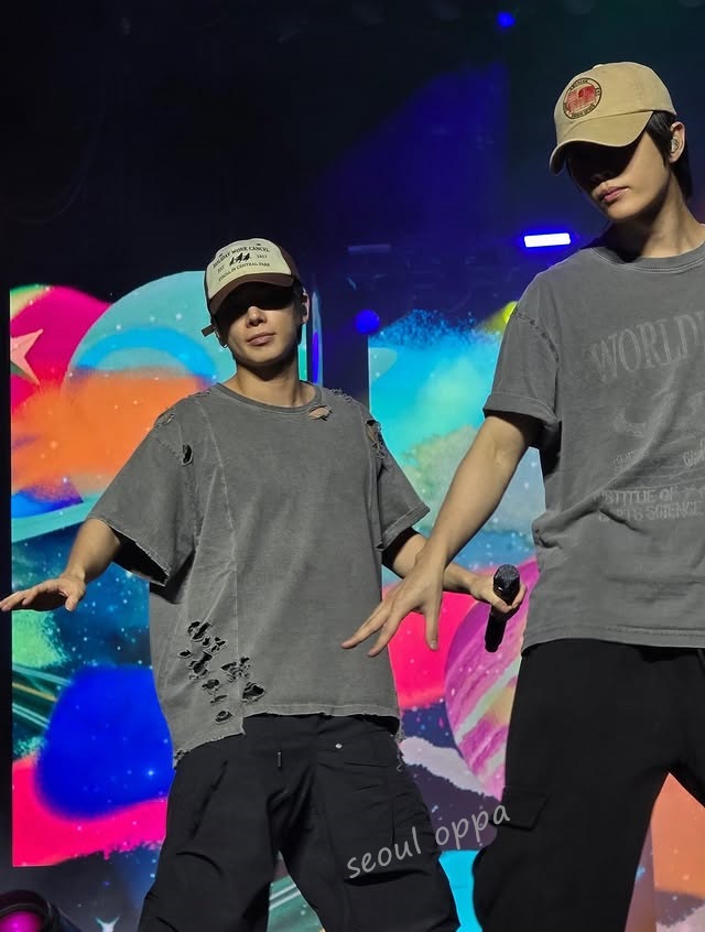 KOREA [ 0426X ] 003-DAMAGE GARMENT INCISION T-SHIRTS