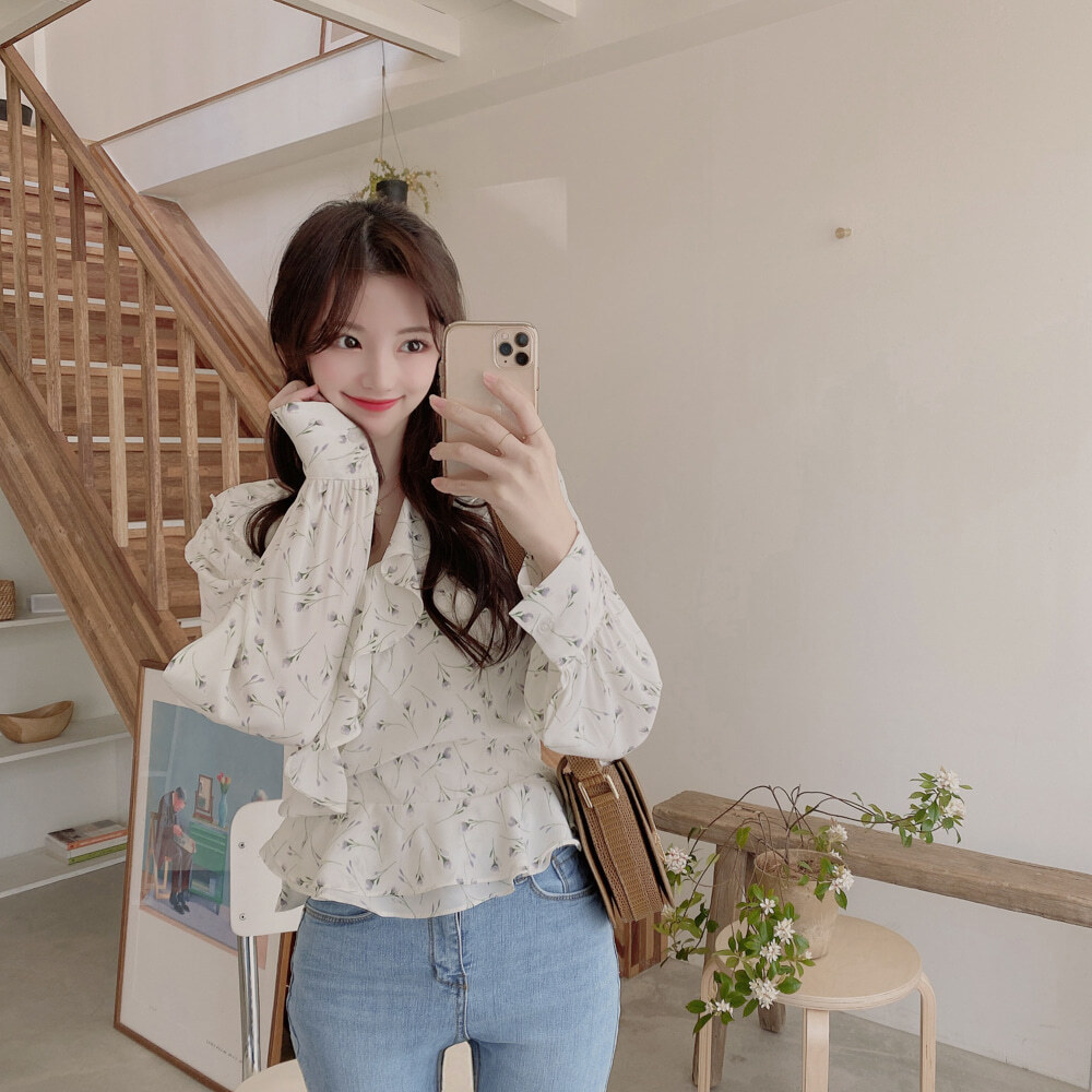 トップス シャツ ブラウス 袖あり 長袖 Vネック シフォン フリル リボン ウエストマーク ウエストリボン 大人可愛い きれいめ 上品 おしゃれ お洒落 レトロ こなれ感 ラブリー キュート 5,480円