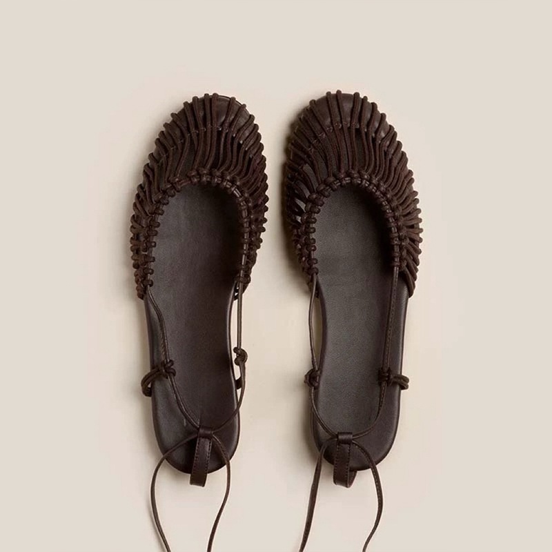 シープスキンバージョン女性用の手織りレトロバッグのつま先サンダル夏のフラットソールレッグレース白い本物の革のローマの女性の靴 5,187円