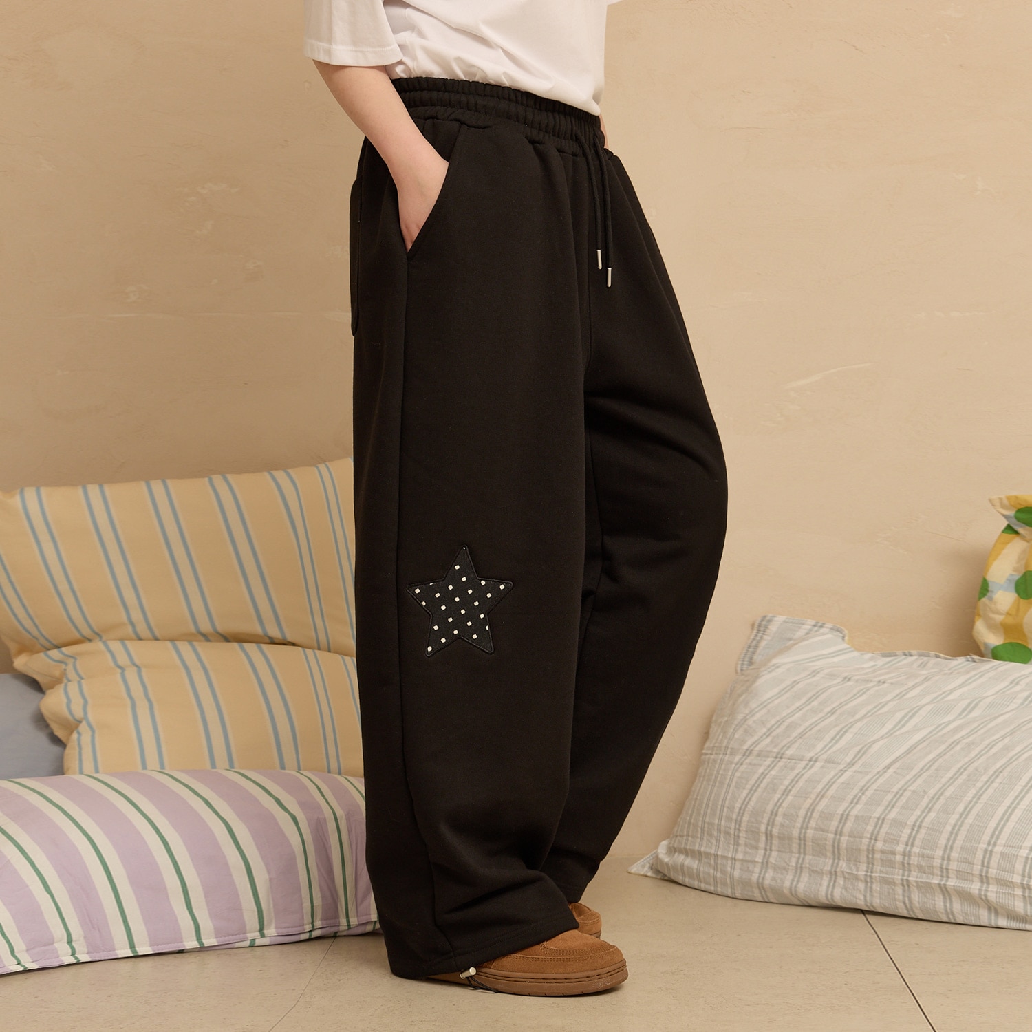 YK Applique Dot Sweat pants BLACK