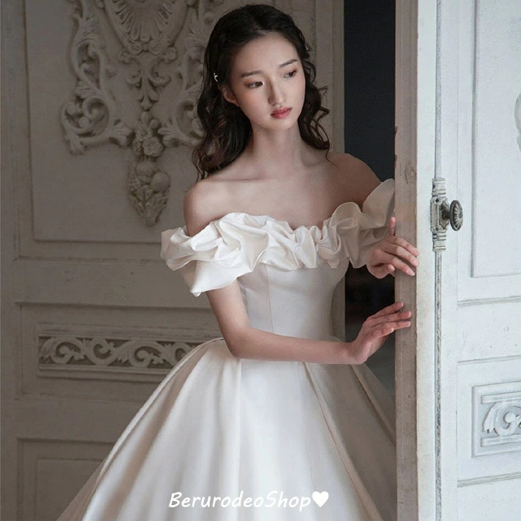 新入庫 ウェディングドレス 二次会ドレス オフショルダー サテン ロングドレス 花嫁ドレス 白 トレーンドレス 海外挙式 ホワイトドレス ボートーネック 結婚式ドレス シンプル ウェディングドレス 袖