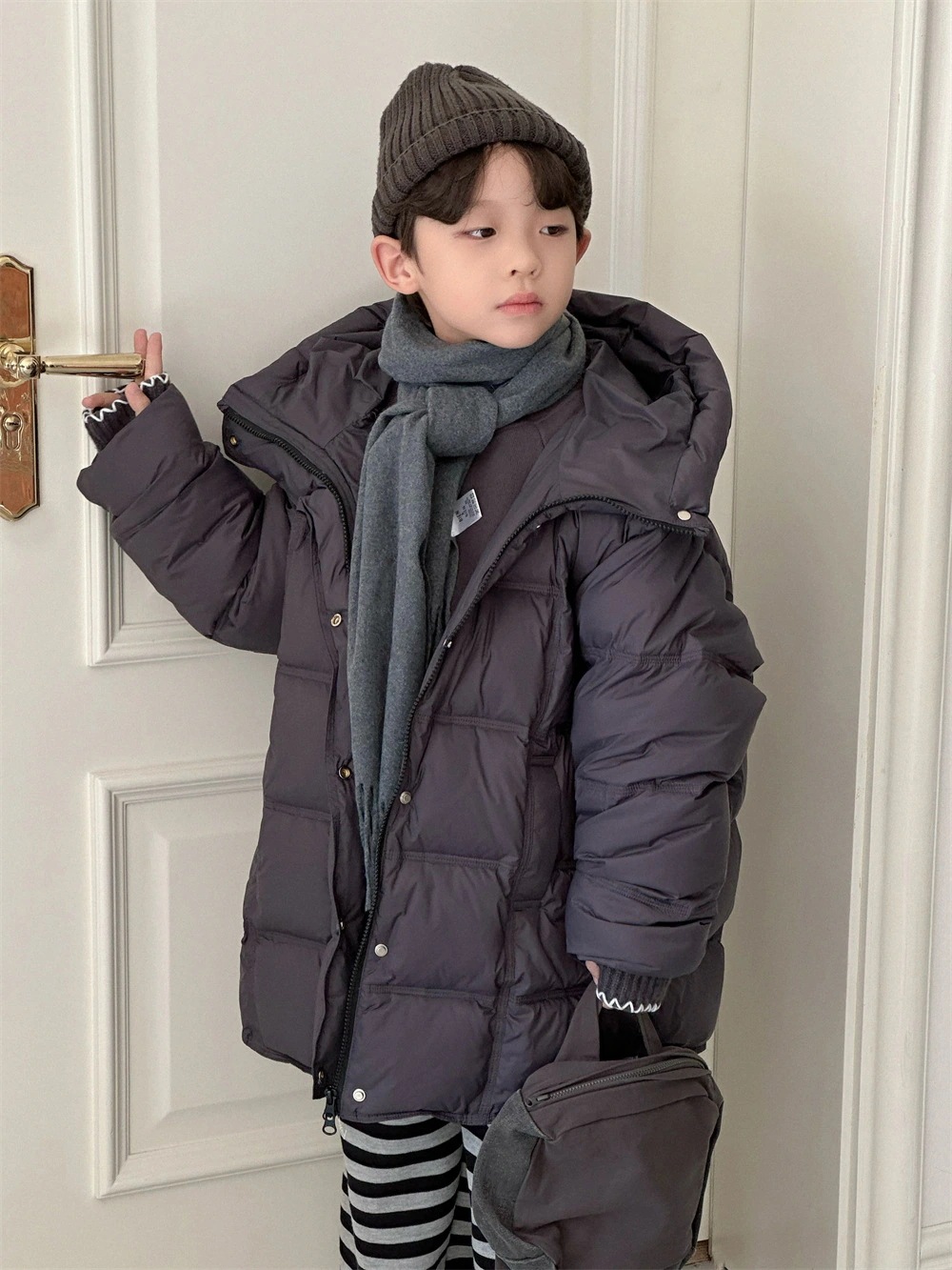 子供服の男性用ダウンジャケット2024冬の新型韓国版厚手の連帽白アヒルの綿毛の冬コート 5,974円