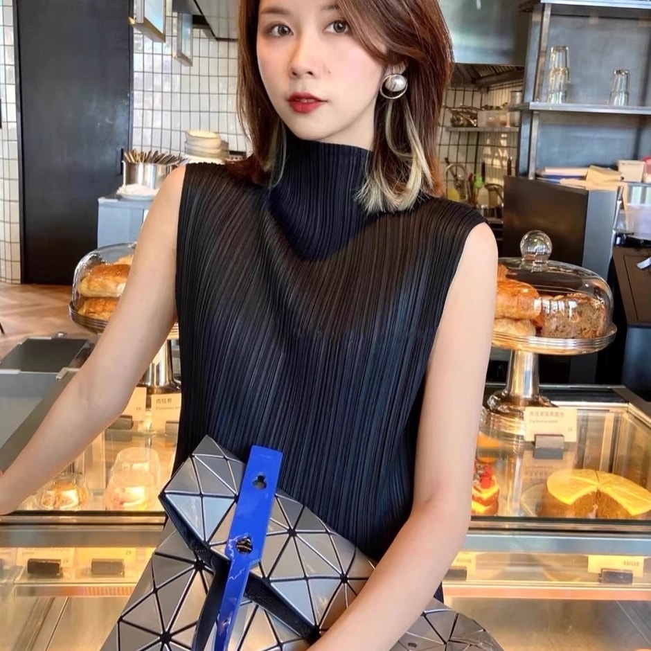 トップス ノースリーブ ハイネックプルオーバー ミディアム丈 かわいい 大人可愛い きれいめ シンプル 上品 おしゃれ かっこいい カジュアル こなれ感 個性的 主役級 存在感 抜け感 オールシーズン 7,785円