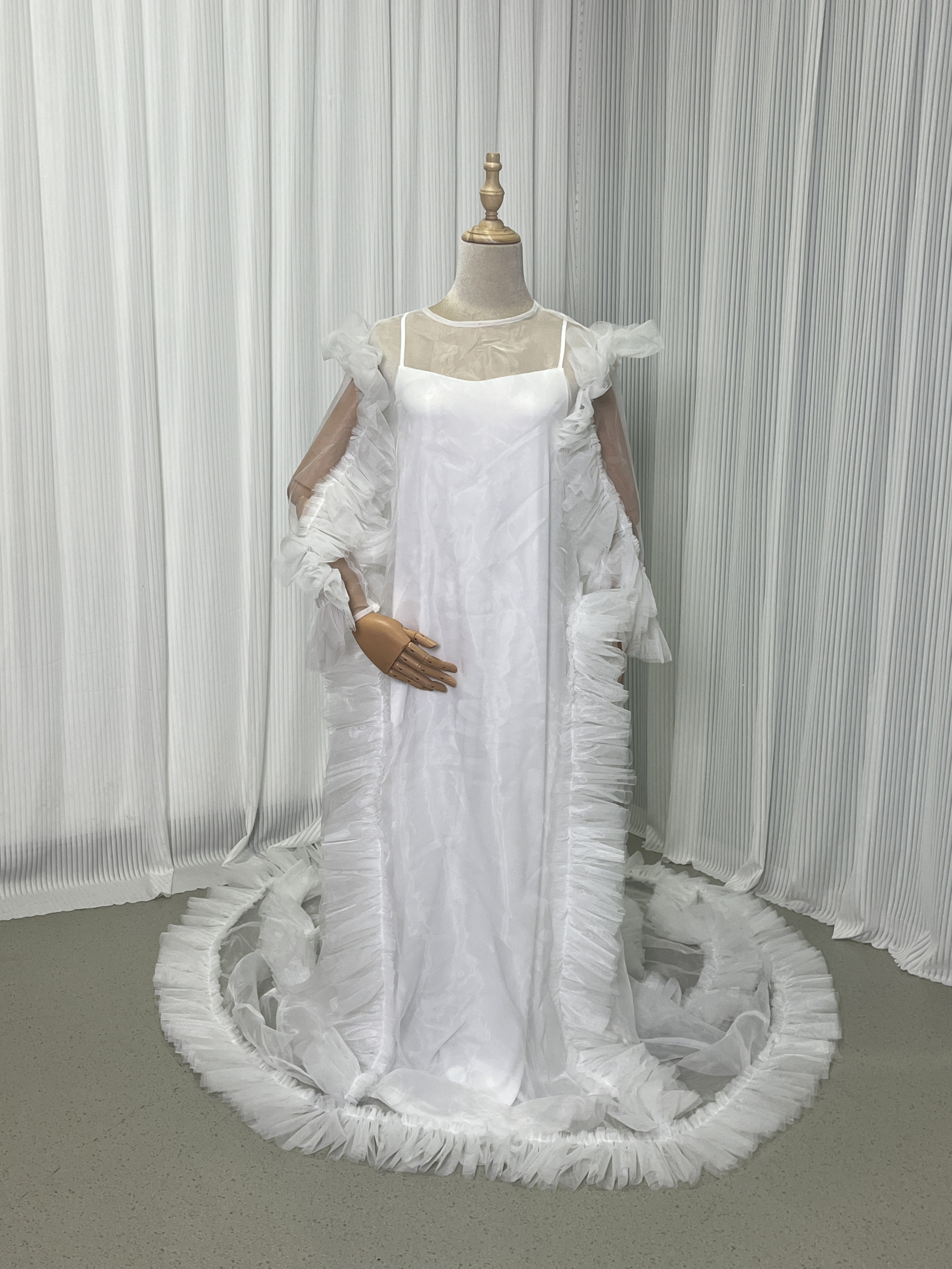 ウエディングドレス ホワイト ソフトチュール マタニティ 揺らめく裾 クルーネック 2点セット 29,608円