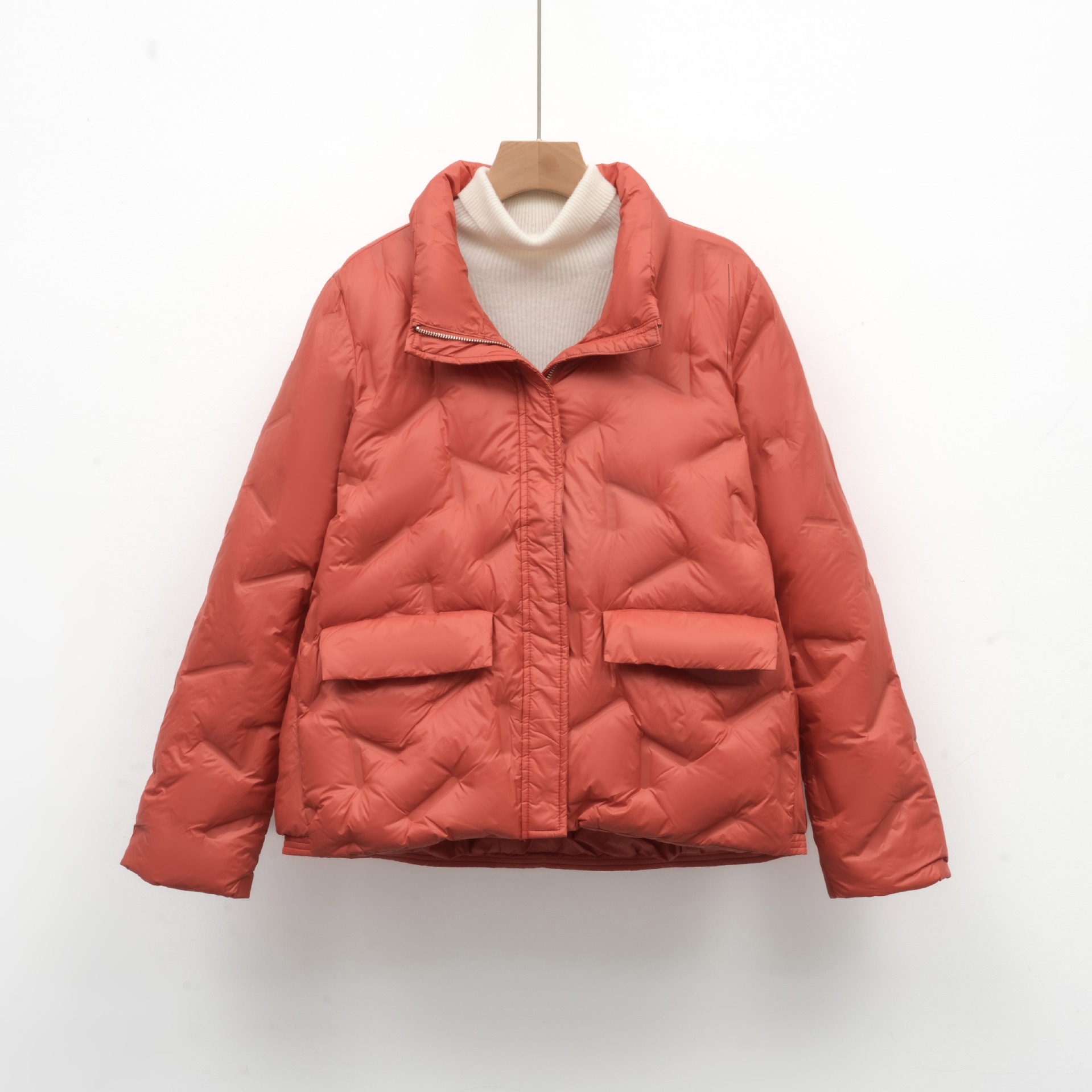 Rouguguの新しいミニマリストなレディースダウンジャケットスタンドカラーとシームシールデザインショートスタイル