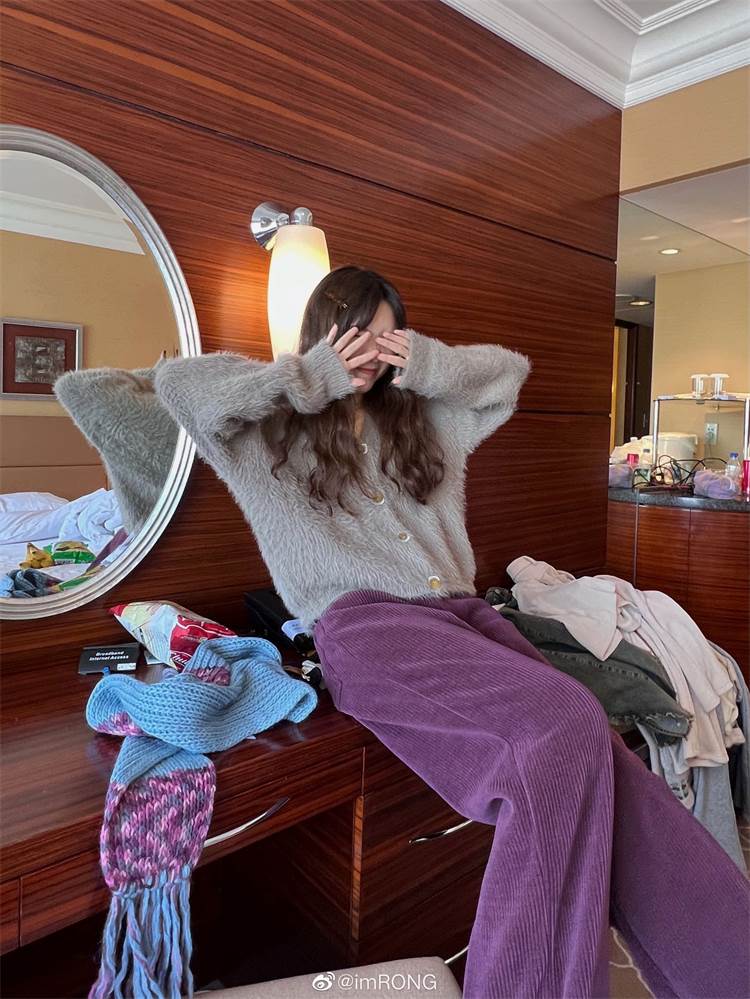 コーデュロイパンツ ボトムス パンツ ストレートパンツ コーデュロイ かわいい シンプル カジュアル おしゃれ お洒落 ラブリー ガーリー 無地 秋 冬 10代 20代 韓国 韓国系 オルチャン ファ