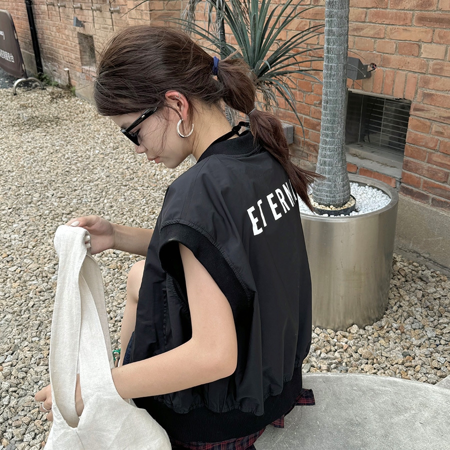 Lino Ou バージョンデザインジャケットベスト女性用 2024 初秋の新しいスタイルのショートトップス背中に文字プリント