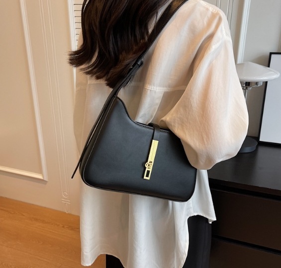 ショルダーバック オフィスバック 肩掛けバック 手持ちバック 黒 白 きちんと 韓国 レディース オルチャン きれいめ オフィス OL ゴールドバックル シンプル 大人女子 エレガント