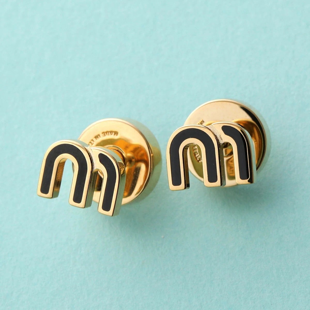 MIUMIU ミュウミュウ スタッドピアス 5JO911 2F6T レディース エナメルメタル ロゴ アクセサリー F0002/NERO