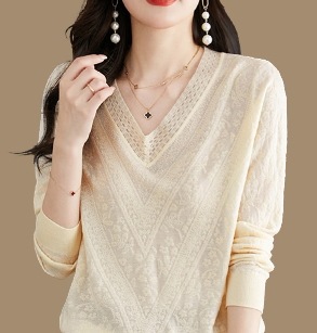 デート モテコーデ トップス シャツ ブラウス 袖あり 長袖 Vネック 刺繍風 かわいい 可愛い きれいめ シンプル 上品 おしゃれ お洒落 可愛い 女子 こなれ感 ガーリー クール