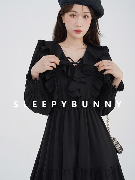 眠そうなウサギの女性のための黒の長袖ドレス春フレンチ レトロな甘いフリル ウエスト痩身ショート A ライン スカート