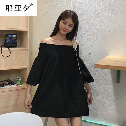 春夏に映える短めスカートの肩だしセクシードレス