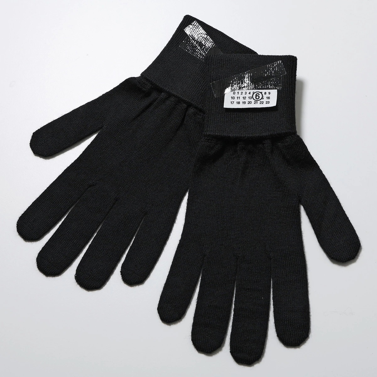MM6 エムエムシックス メゾンマルジェラ 手袋 SH2TS0002 M13199 レディース グローブ ニット ナンバリングロゴ SH2TS0002M13199900S