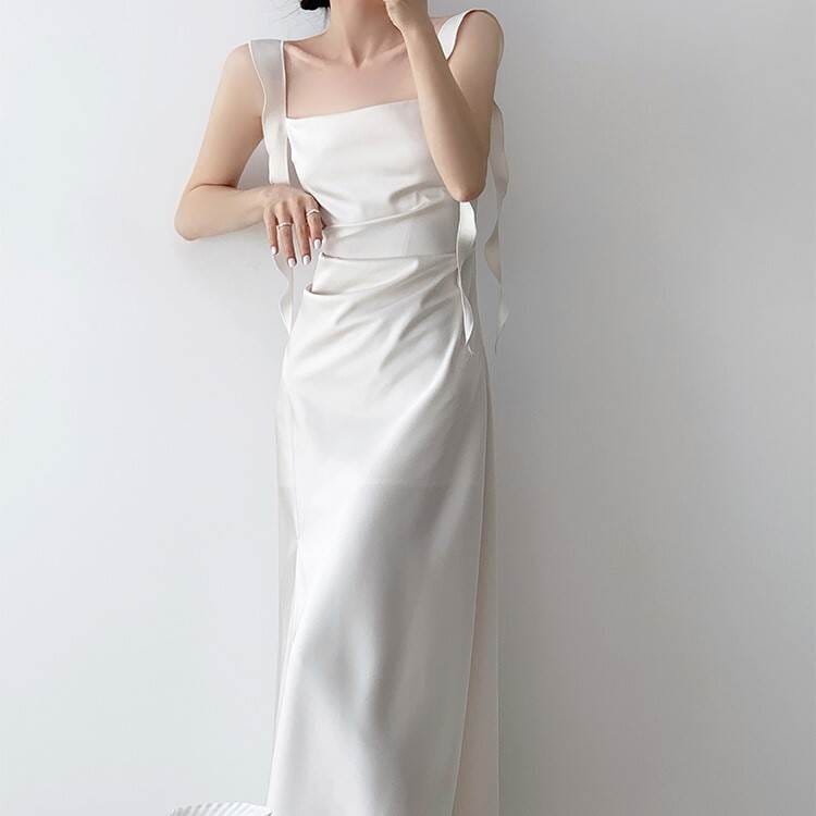 レディース ワンピース キャミソール ドレス ロング ノースリーブ スリット サテン 大人可愛い きれいめ 上品 おしゃれ かっこいい ラフ ガーリー クール エレガント 主役級 存在感 フォーマル