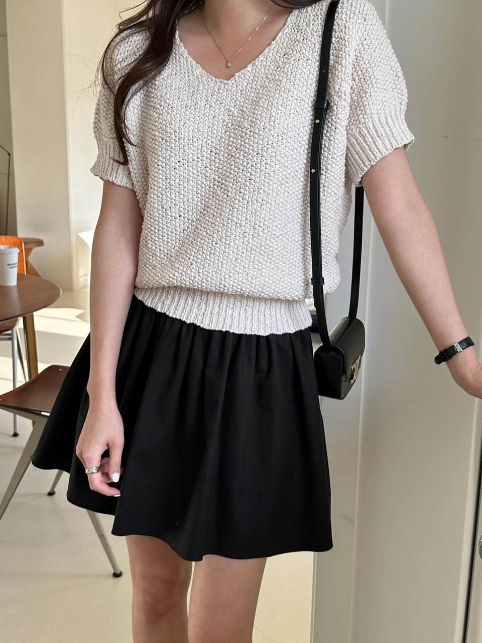 コットンVネック半袖ニット