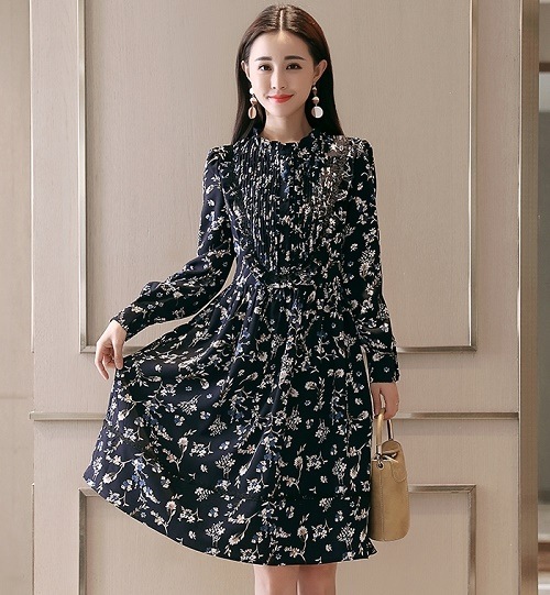 1147．花柄プリーツAラインワンピース（ネイビー）