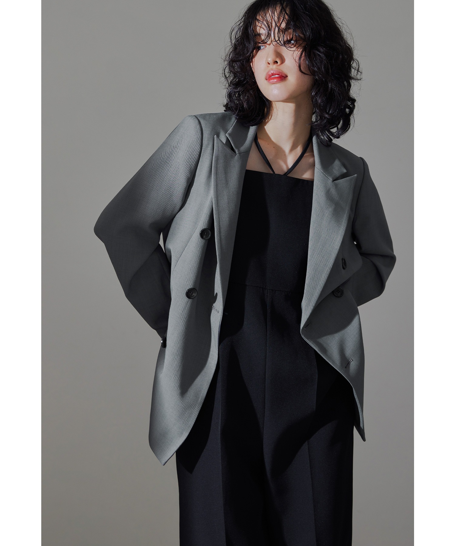 ピークドラペルジャケット フォーマル レディース 結婚式 ダブルボタン ボレロ 羽織 アウター テーラード 長袖 袖スリット 無地 体型カバー 二の腕カバー お呼ばれ パーティー 二次会 披露宴